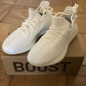 YEEZY BOOST 350 V2 TRIPLE WHITE NWT